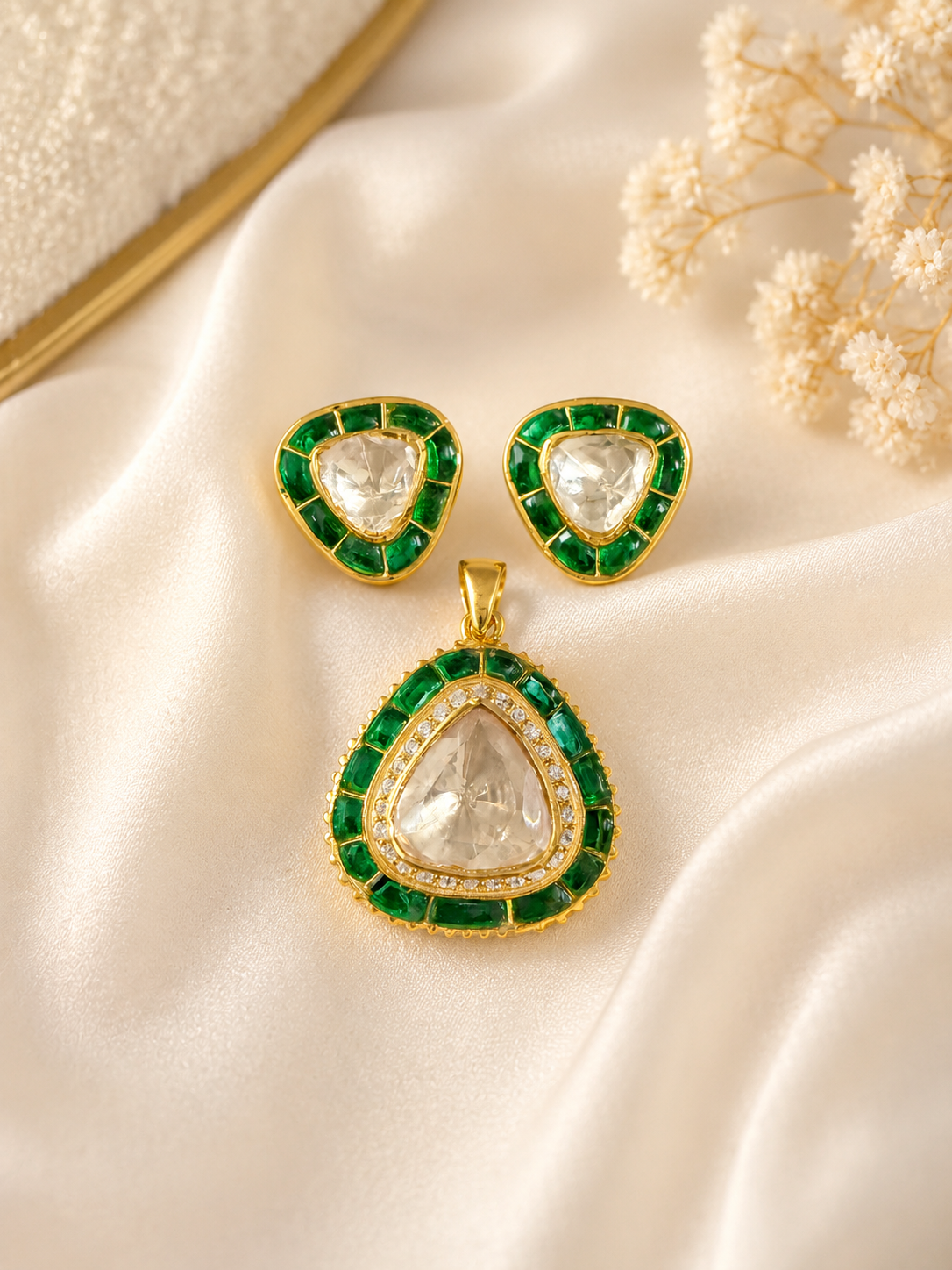 Pendant set