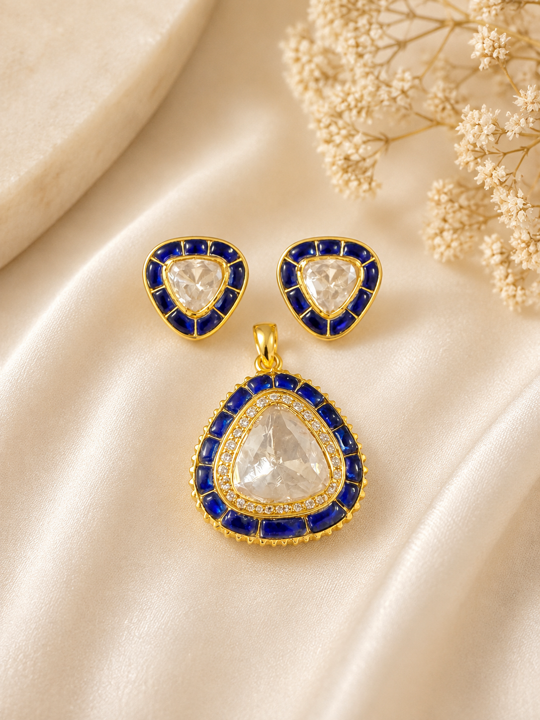 Pendant set